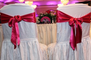 wedding-reception.bride-and-grooms-table.wedding-photos.a-picturesque-memory-photography
